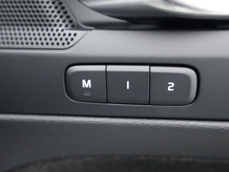 2026 (75) VOLVO XC40 2.0 B3P Plus Pro Dark 5dr Auto 5284476