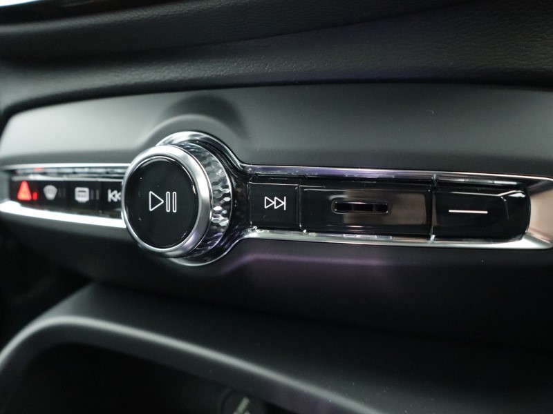 2026 (75) VOLVO XC40 2.0 B3P Plus Pro Dark 5dr Auto 5284501