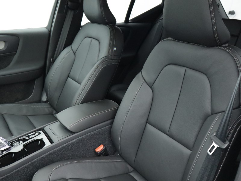 2026 (75) VOLVO XC40 2.0 B3P Plus Pro Dark 5dr Auto 5284482