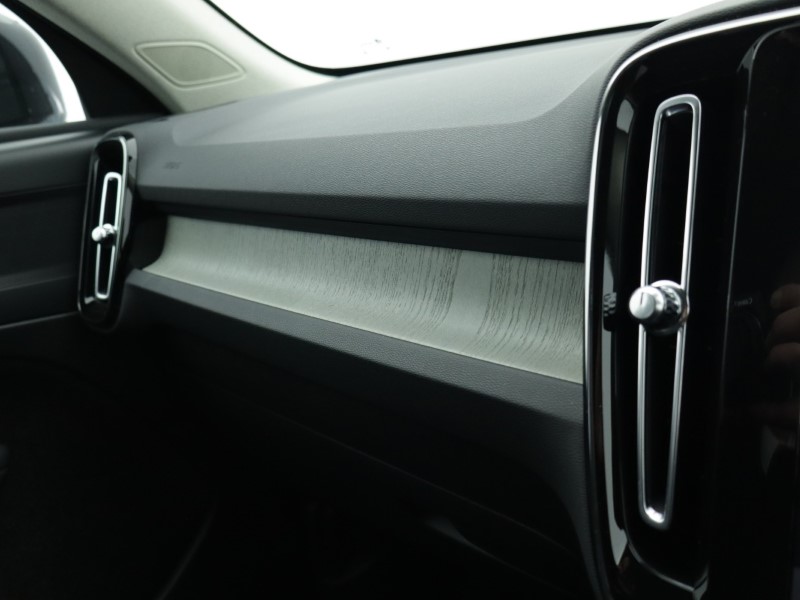 2026 (75) VOLVO XC40 2.0 B3P Plus Pro Dark 5dr Auto 5284385