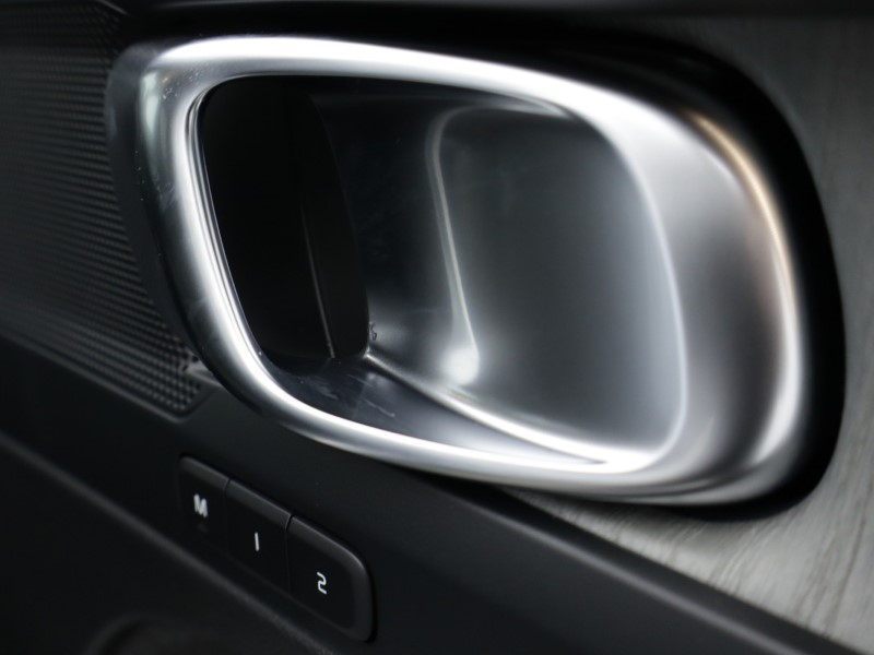 2026 (75) VOLVO XC40 2.0 B3P Plus Pro Dark 5dr Auto 5284475