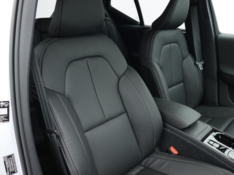 2026 (75) VOLVO XC40 2.0 B3P Plus Pro Dark 5dr Auto 5284480