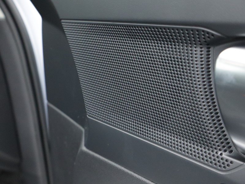 2026 (75) VOLVO XC40 2.0 B3P Plus Pro Dark 5dr Auto 5284473