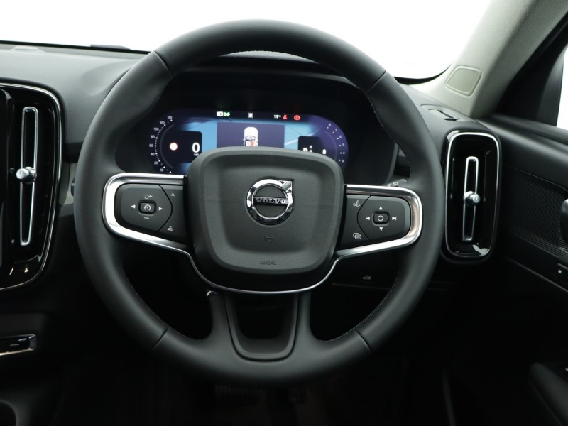 2026 (75) VOLVO XC40 2.0 B3P Plus Pro Dark 5dr Auto 5284491