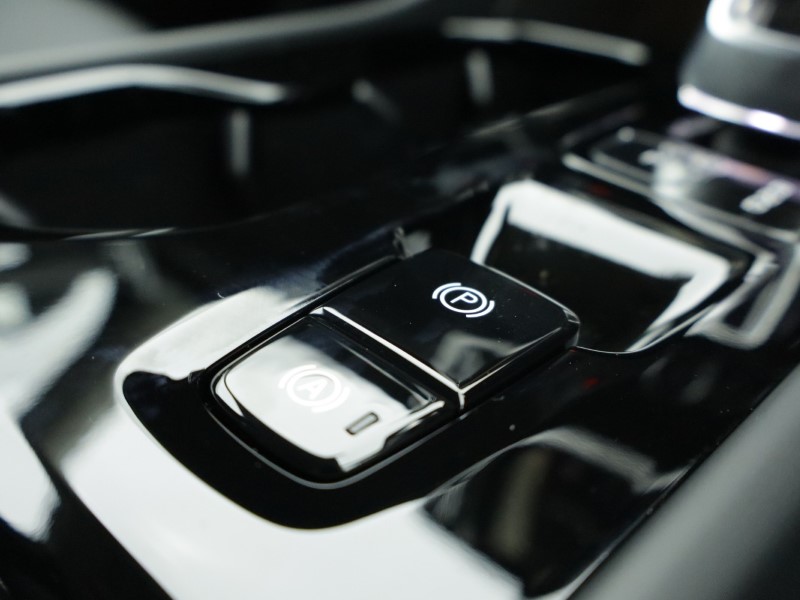 2026 (75) VOLVO XC40 2.0 B3P Plus Pro Dark 5dr Auto 5284257