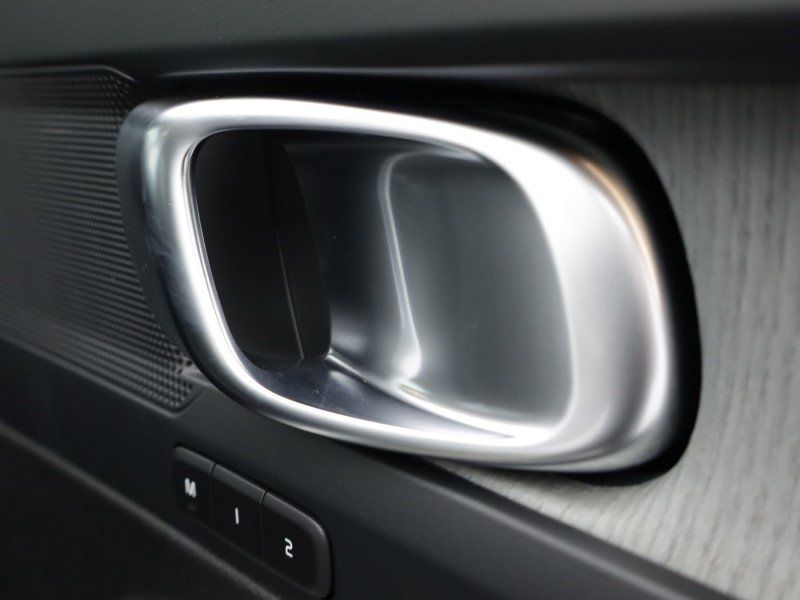 2026 (75) VOLVO XC40 2.0 B3P Plus Pro Dark 5dr Auto 5284230