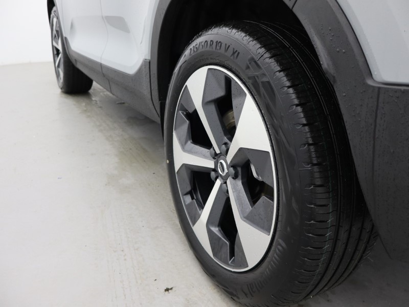 2026 (75) VOLVO XC40 2.0 B3P Plus Pro Dark 5dr Auto 5284224