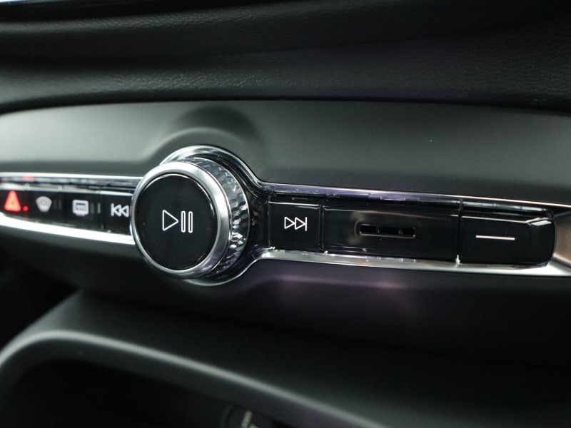 2026 (75) VOLVO XC40 2.0 B3P Plus Pro Dark 5dr Auto 5284255