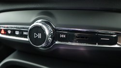 2026 (75) VOLVO XC40 2.0 B3P Plus Pro Dark 5dr Auto 5284255