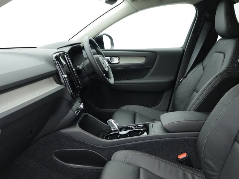 2026 (75) VOLVO XC40 2.0 B3P Plus Pro Dark 5dr Auto 5284225