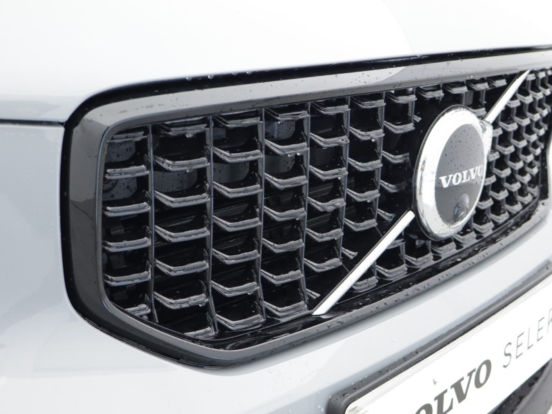 2026 (75) VOLVO XC40 2.0 B3P Plus Pro Dark 5dr Auto 5284211