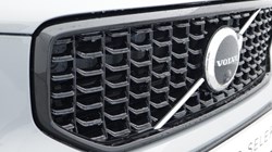 2026 (75) VOLVO XC40 2.0 B3P Plus Pro Dark 5dr Auto 5284211