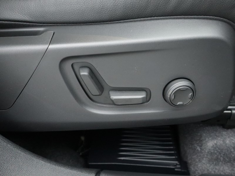 2026 (75) VOLVO XC40 2.0 B3P Plus Pro Dark 5dr Auto 5284200