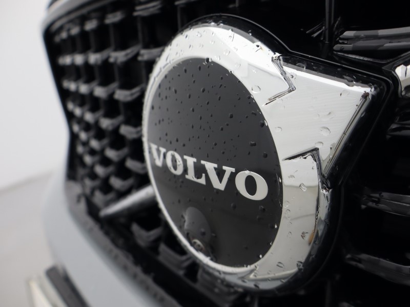 2026 (75) VOLVO XC40 2.0 B3P Plus Pro Dark 5dr Auto 5284214