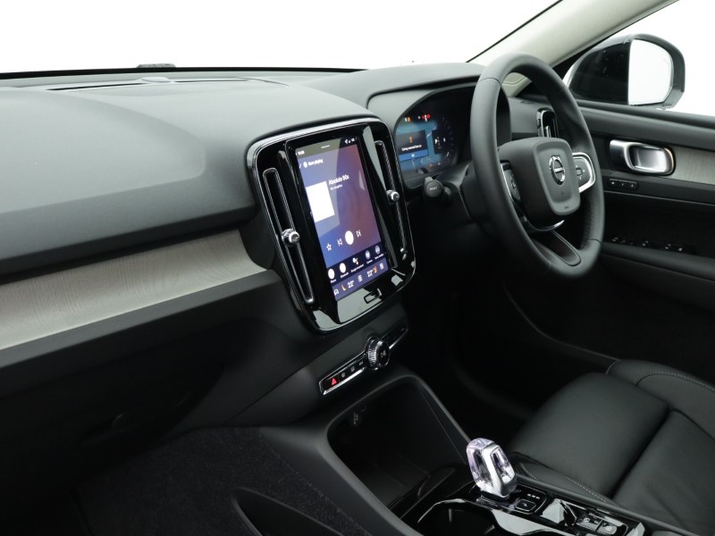 2026 (75) VOLVO XC40 2.0 B3P Plus Pro Dark 5dr Auto 5284238