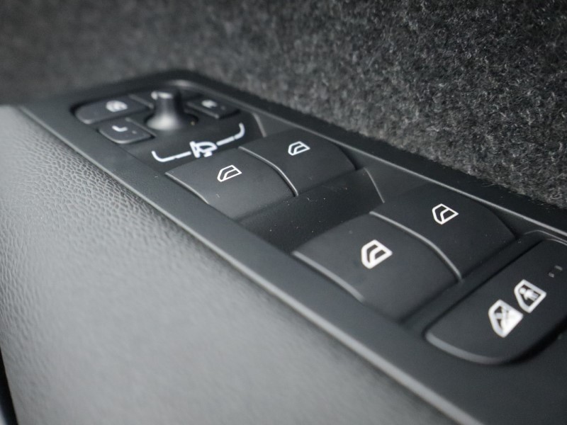 2026 (75) VOLVO XC40 2.0 B3P Plus Pro Dark 5dr Auto 5284229