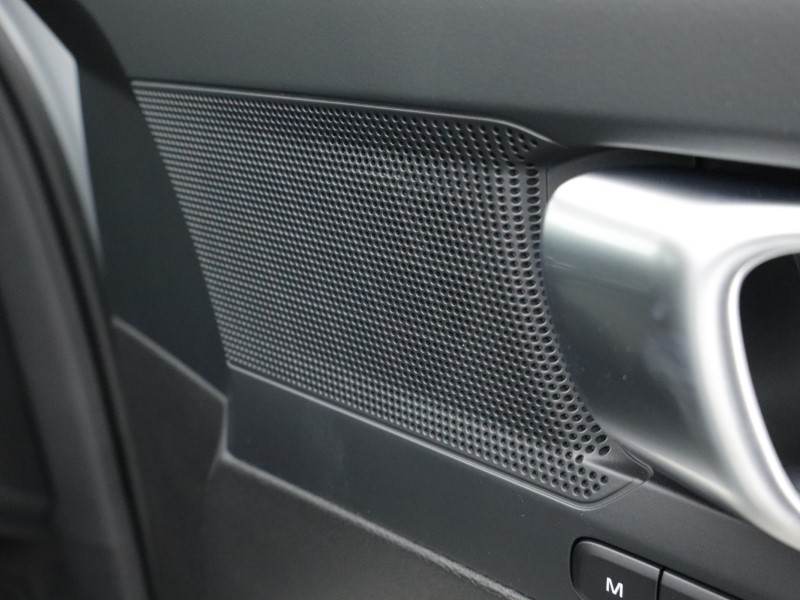 2026 (75) VOLVO XC40 2.0 B3P Plus Pro Dark 5dr Auto 5284228