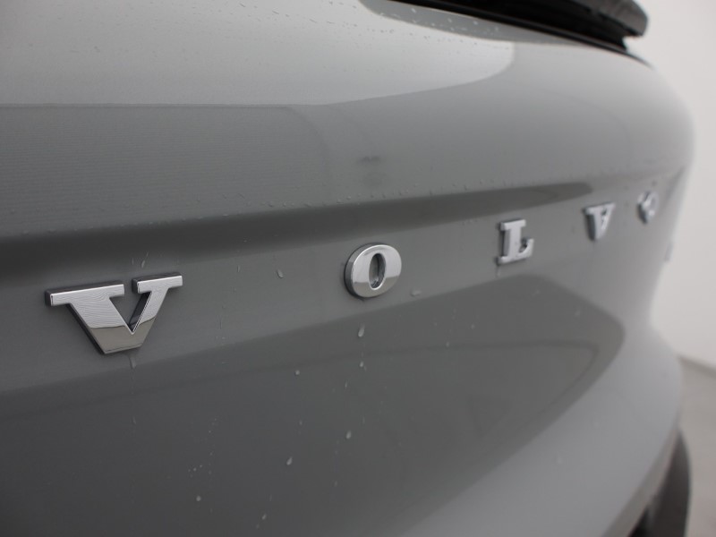 2026 (75) VOLVO XC40 2.0 B3P Plus Pro Dark 5dr Auto 5284218