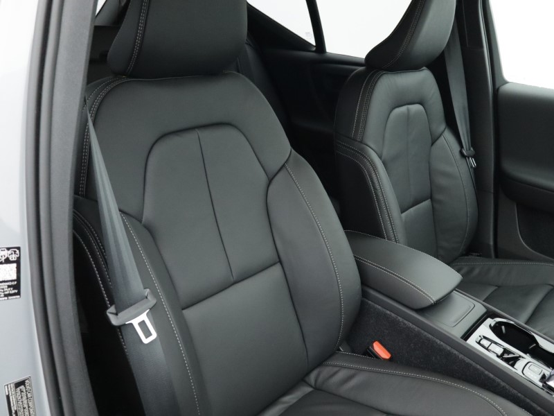 2026 (75) VOLVO XC40 2.0 B3P Plus Pro Dark 5dr Auto 5284234