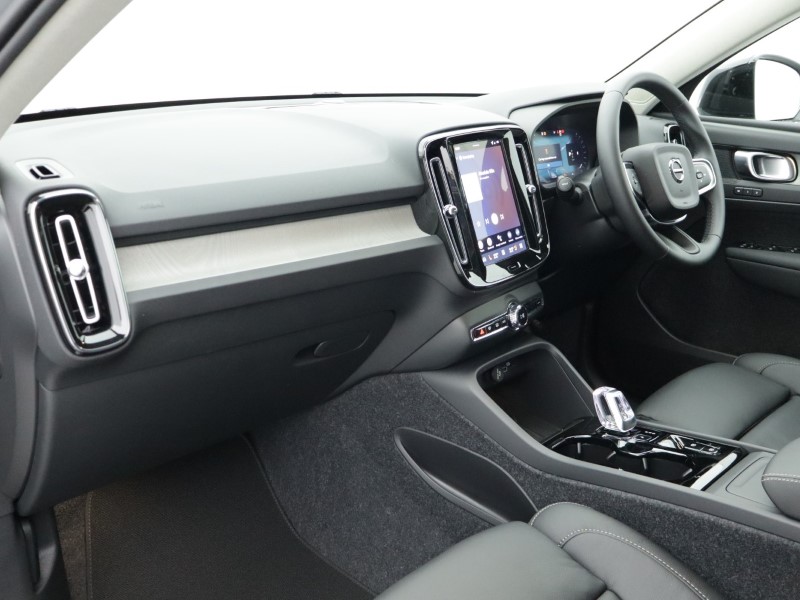 2026 (75) VOLVO XC40 2.0 B3P Plus Pro Dark 5dr Auto 5284237