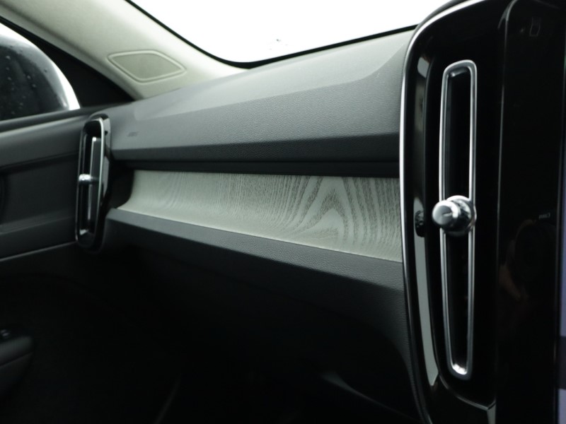 2026 (75) VOLVO XC40 2.0 B3P Plus Pro Dark 5dr Auto 5284258