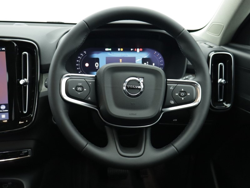 2026 (75) VOLVO XC40 2.0 B3P Plus Pro Dark 5dr Auto 5284245