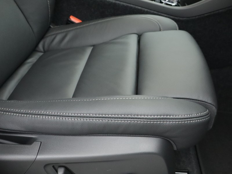 2026 (75) VOLVO XC40 2.0 B3P Plus Pro Dark 5dr Auto 5284233