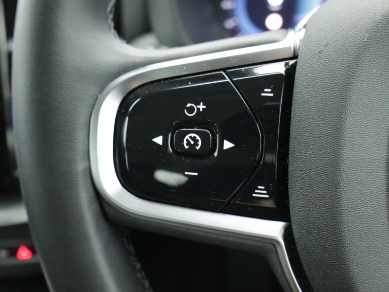 2023 (73) VOLVO XC60 2.0 B5P Plus Dark 5dr AWD Geartronic 5038437