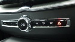 2023 (73) VOLVO XC60 2.0 B5P Plus Dark 5dr AWD Geartronic 5038447