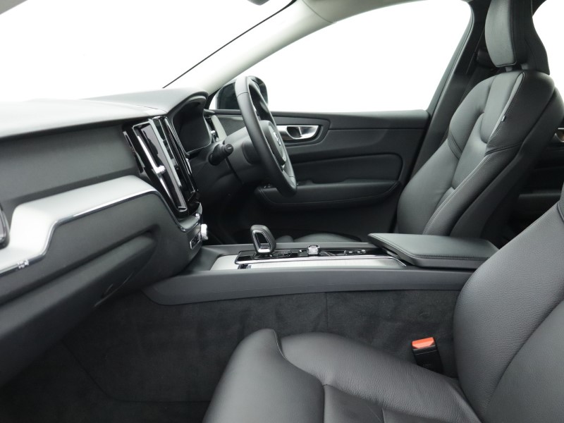 2023 (73) VOLVO XC60 2.0 B5P Plus Dark 5dr AWD Geartronic 5038414
