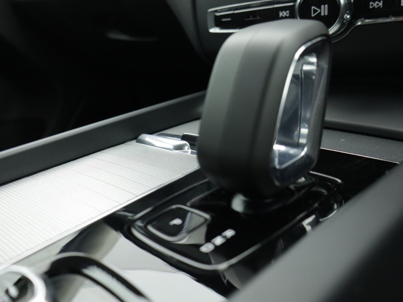 2023 (73) VOLVO XC60 2.0 B5P Plus Dark 5dr AWD Geartronic 5038448