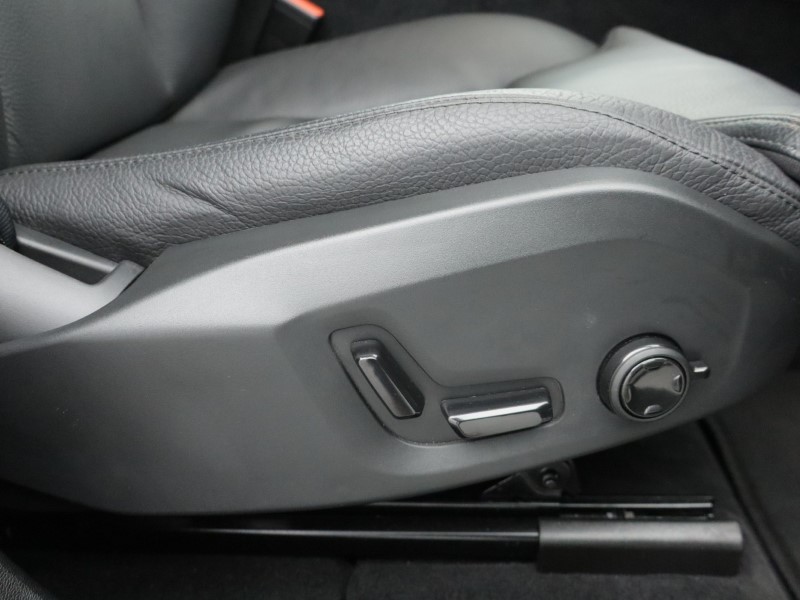 2023 (73) VOLVO XC60 2.0 B5P Plus Dark 5dr AWD Geartronic 5038422