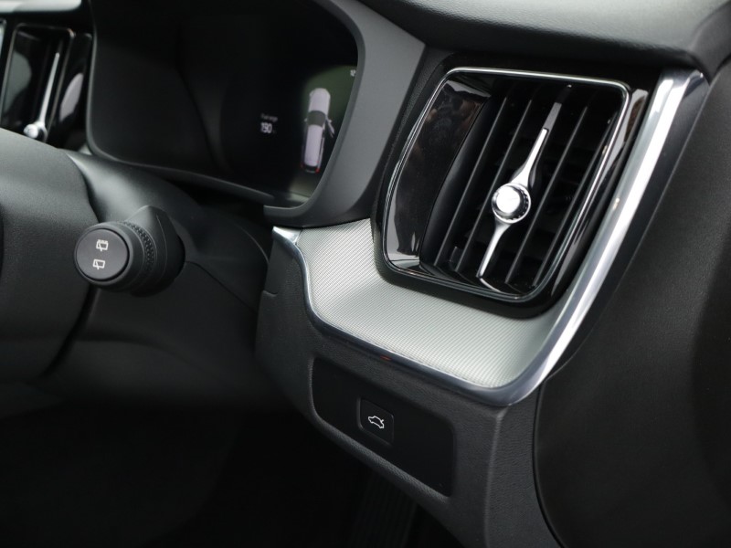 2023 (73) VOLVO XC60 2.0 B5P Plus Dark 5dr AWD Geartronic 5038421