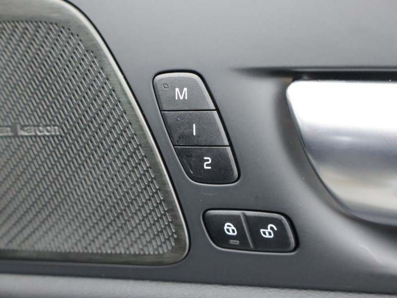 2023 (73) VOLVO XC60 2.0 B5P Plus Dark 5dr AWD Geartronic 5038420