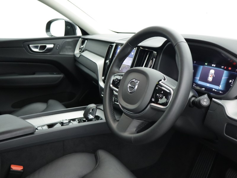 2023 (73) VOLVO XC60 2.0 B5P Plus Dark 5dr AWD Geartronic 5038425
