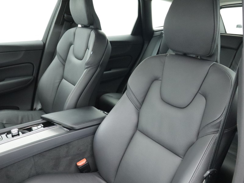 2023 (73) VOLVO XC60 2.0 B5P Plus Dark 5dr AWD Geartronic 5038426