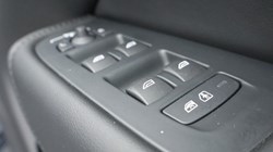 2023 (73) VOLVO XC60 2.0 B5P Plus Dark 5dr AWD Geartronic 5038419