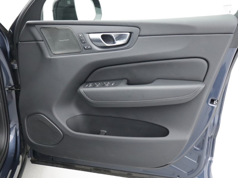 2023 (73) VOLVO XC60 2.0 B5P Plus Dark 5dr AWD Geartronic 5038416