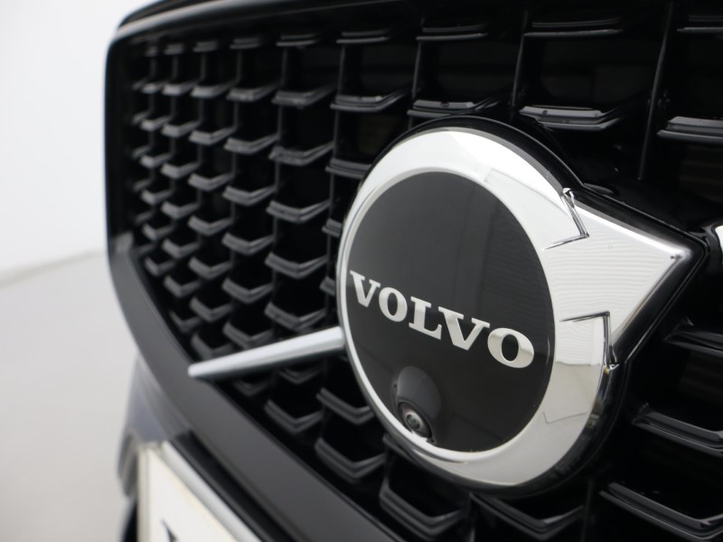 2023 (73) VOLVO XC60 2.0 B5P Plus Dark 5dr AWD Geartronic 5038404