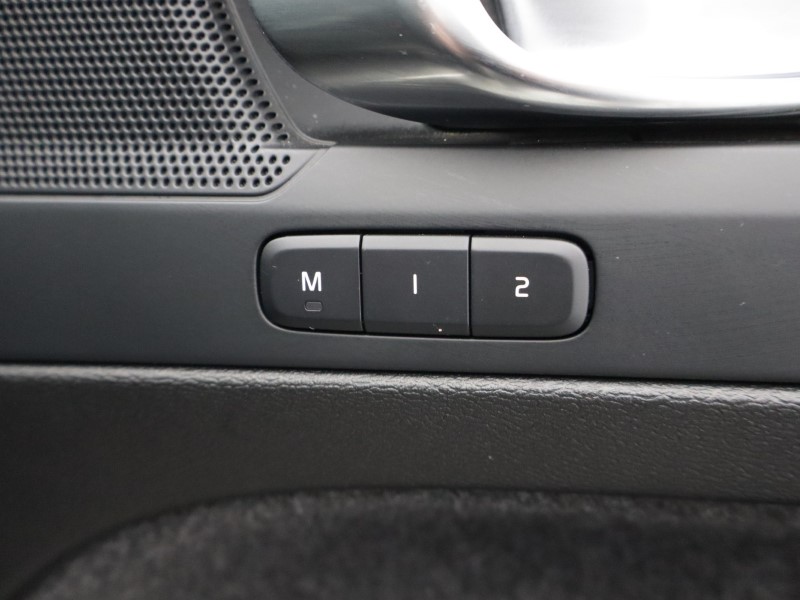 2024 (24) VOLVO XC40 2.0 B3P Plus Dark 5dr Auto 5049925