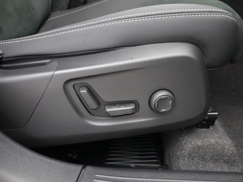 2024 (24) VOLVO XC40 2.0 B3P Plus Dark 5dr Auto 5049928