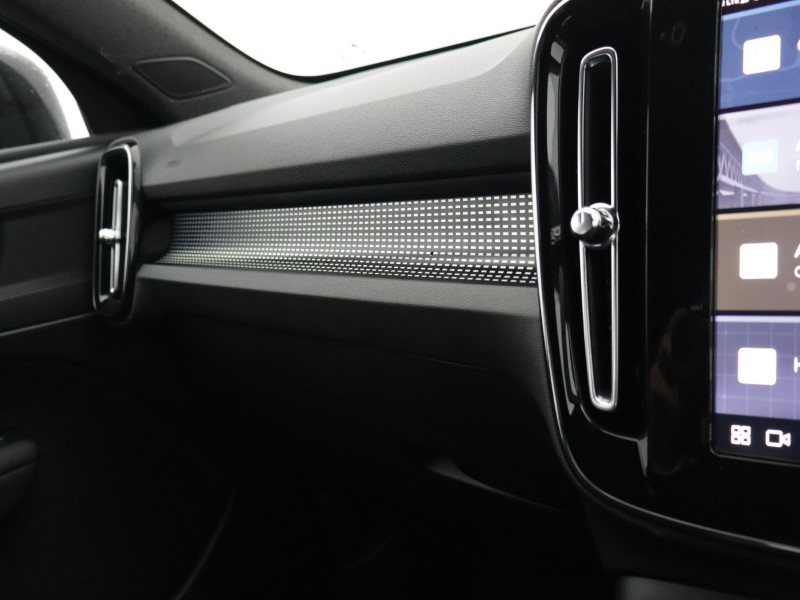 2024 (24) VOLVO XC40 2.0 B3P Plus Dark 5dr Auto 5049954