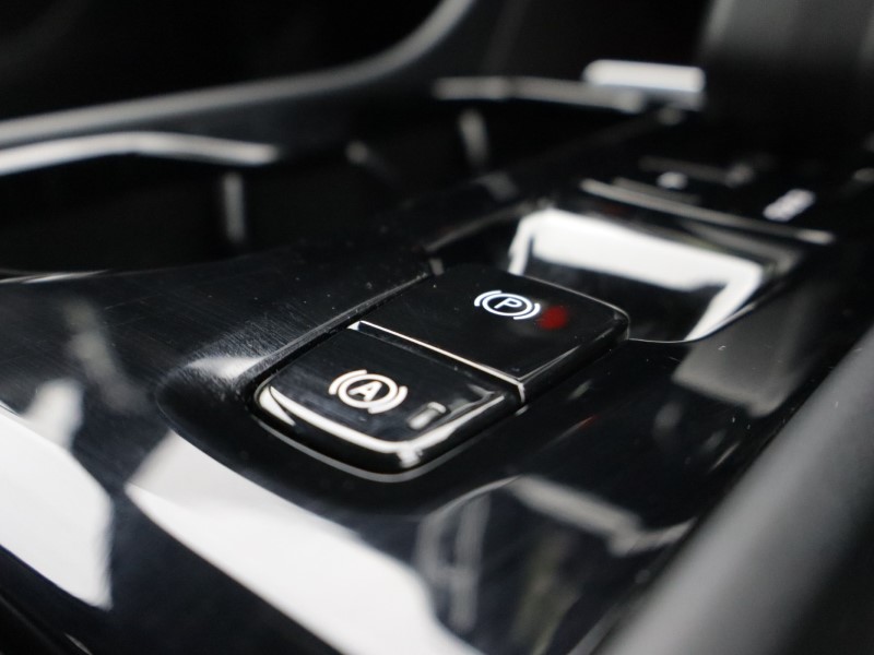 2024 (24) VOLVO XC40 2.0 B3P Plus Dark 5dr Auto 5049953