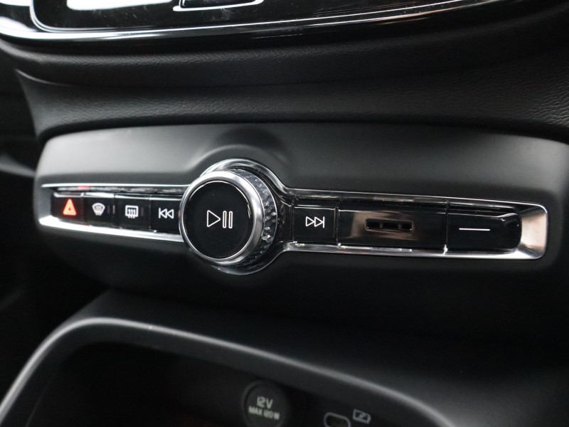 2024 (24) VOLVO XC40 2.0 B3P Plus Dark 5dr Auto 5049951