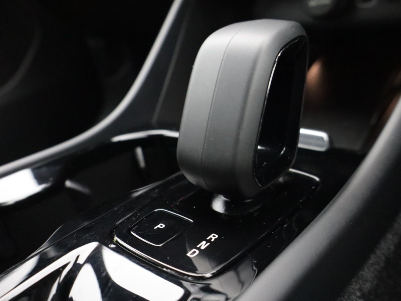 2024 (24) VOLVO XC40 2.0 B3P Plus Dark 5dr Auto 5049952