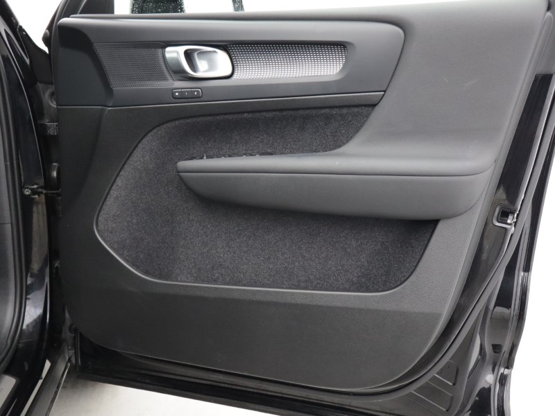 2024 (24) VOLVO XC40 2.0 B3P Plus Dark 5dr Auto 5049921