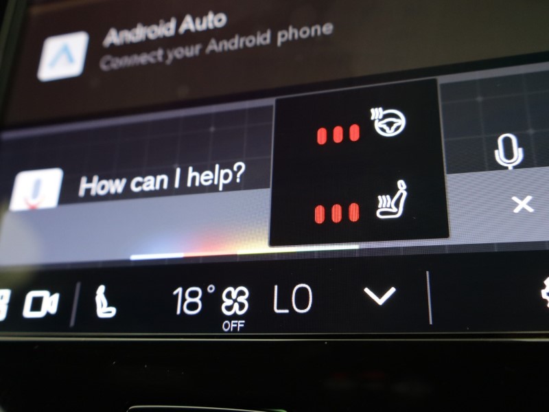 2024 (24) VOLVO XC40 2.0 B3P Plus Dark 5dr Auto 5049950