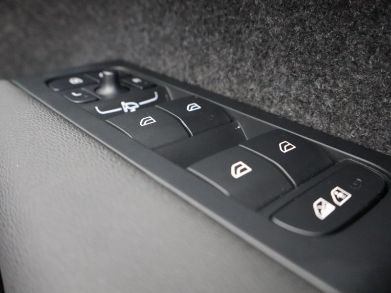 2024 (24) VOLVO XC40 2.0 B3P Plus Dark 5dr Auto 5049923