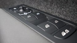 2024 (24) VOLVO XC40 2.0 B3P Plus Dark 5dr Auto 5049923