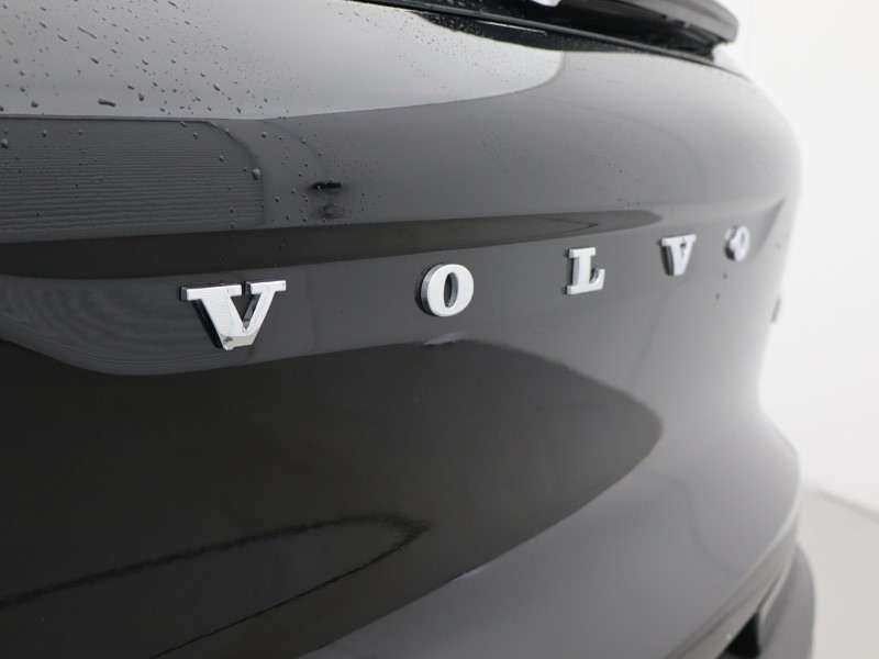 2024 (24) VOLVO XC40 2.0 B3P Plus Dark 5dr Auto 5049912